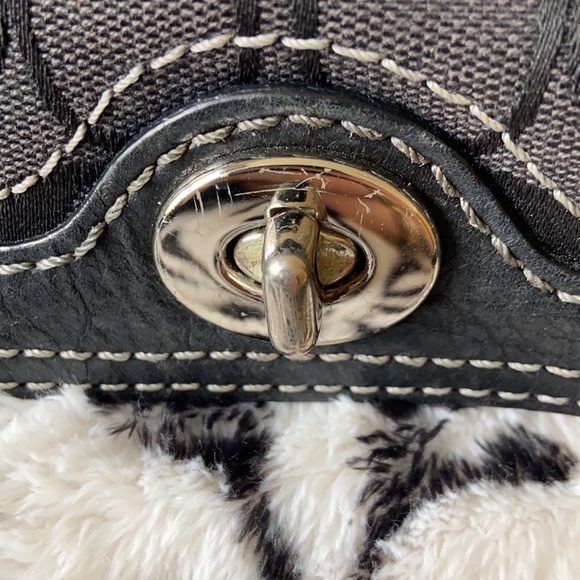 ✨Cute Authentic Coach Purse!✨ - Picture 6 of 8